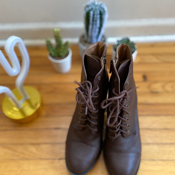 Brown Laced Boots Size 8.5 - Picture 4 of 4